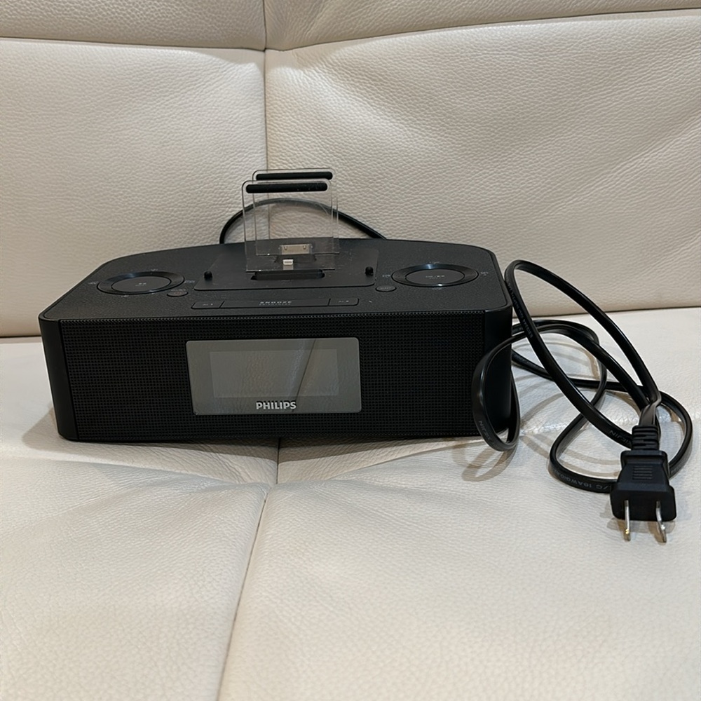 Philips Dual iPod/ iPhone Dock Clock Radio Speaker AJ7260D/37